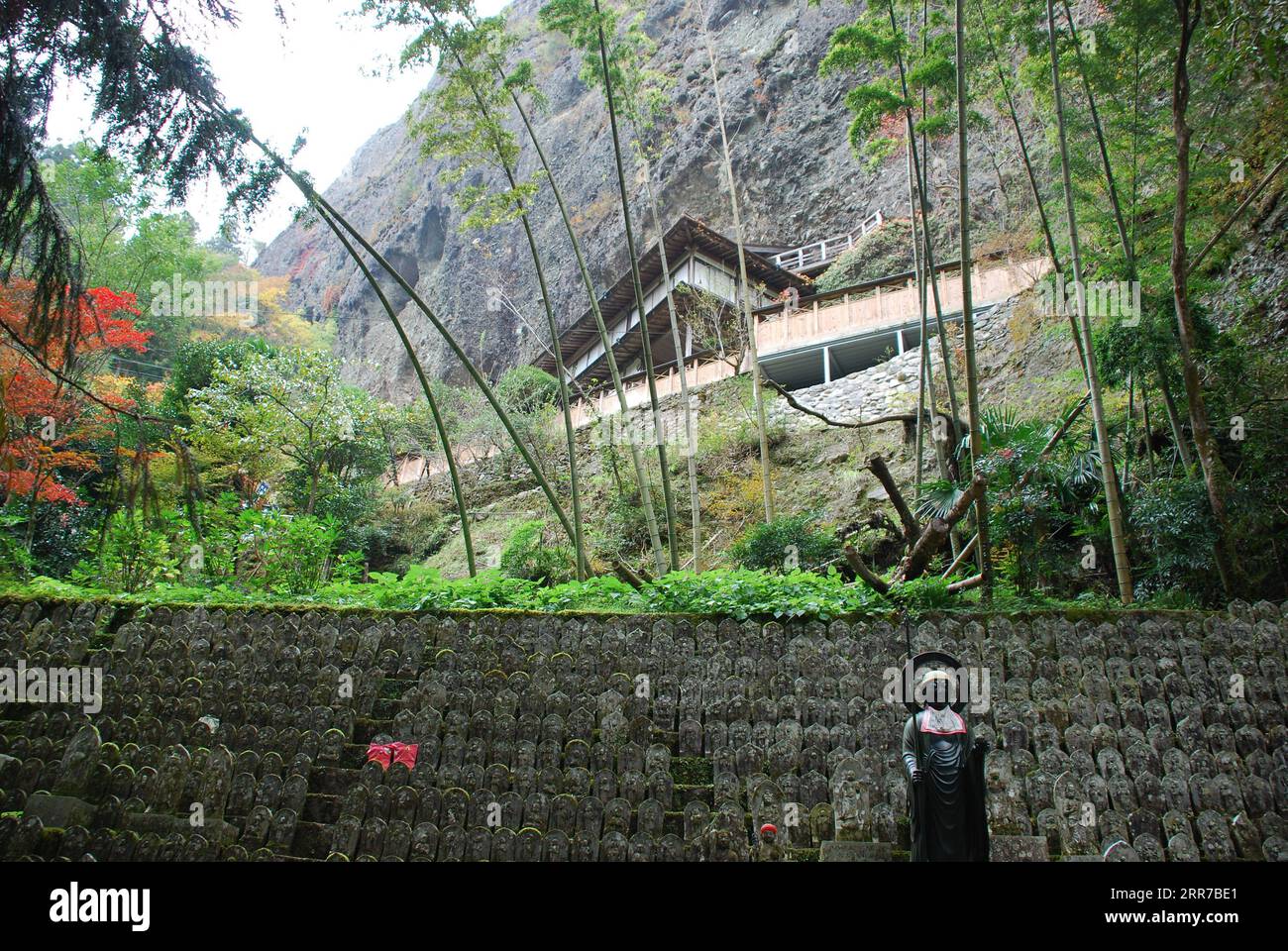 Un ensemble de statues sur le pèlerinage du temple Japon 88 sur l'île de Shikoku Banque D'Images