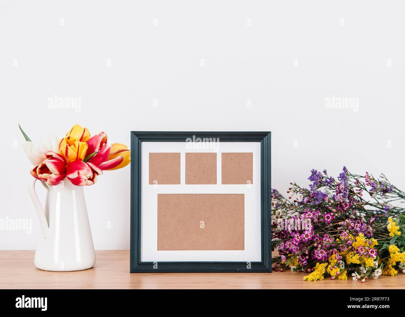 Fleurs à cadre noir Banque D'Images