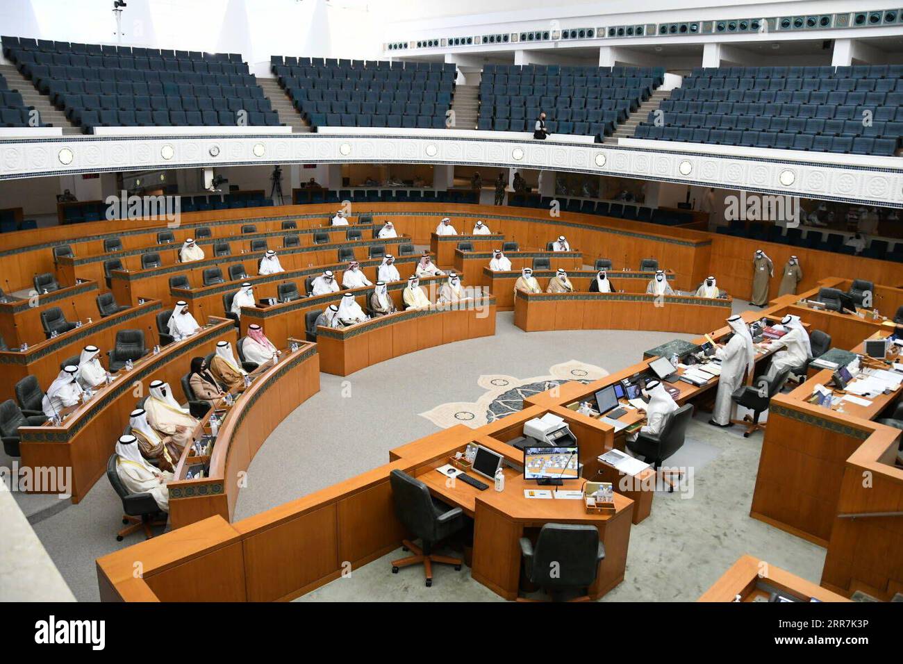 210330 -- KUWAIT CITY, le 30 mars 2021 -- une photo prise le 30 mars 2021 montre une session parlementaire à Kuwait City, au Koweït. Le nouveau gouvernement du Koweït a prêté le serment constitutionnel mardi devant l'Assemblée nationale, ou le Parlement. KOWEÏT-KOWEÏT-VILLE-PARLEMENT-GOUVERNEMENT-PRESTATION DE SERMENT XINHUA PUBLICATIONXNOTXINXCHN Banque D'Images