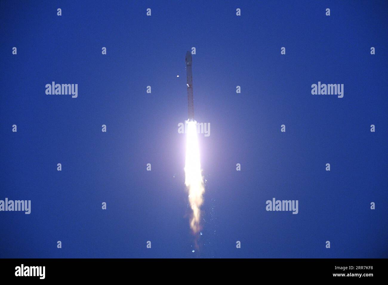 210331 -- JIUQUAN, le 31 mars 2021 -- Une fusée long March-4C transportant le satellite d'observation de la Terre Gaofen-12 02 explose du centre de lancement de satellites Jiuquan dans le nord-ouest de la Chine le 31 mars 2021. Photo de /Xinhua EyesonSciCHINA-JIUQUAN-OBSERVATION SATELLITE-LAUNCH CN WangxJiangbo PUBLICATIONxNOTxINxCHN Banque D'Images