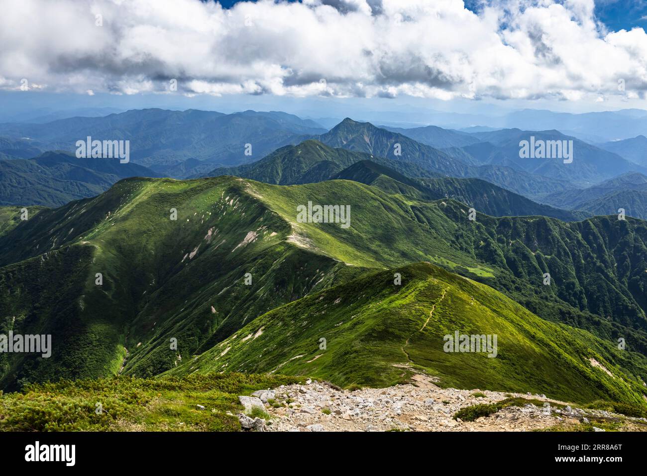Chaîne de montagnes Asahi, vue du sud depuis le sommet des plus hauts