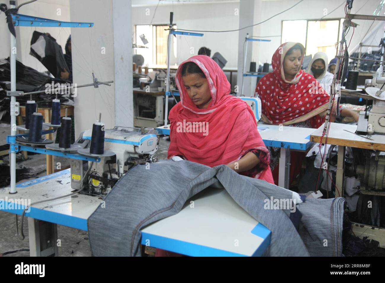 Dhaka, Bangladesh 03 mars 2023.les ouvriers de vêtements travaillent à l'usine. Nazmul islam/alamy Live News. Banque D'Images