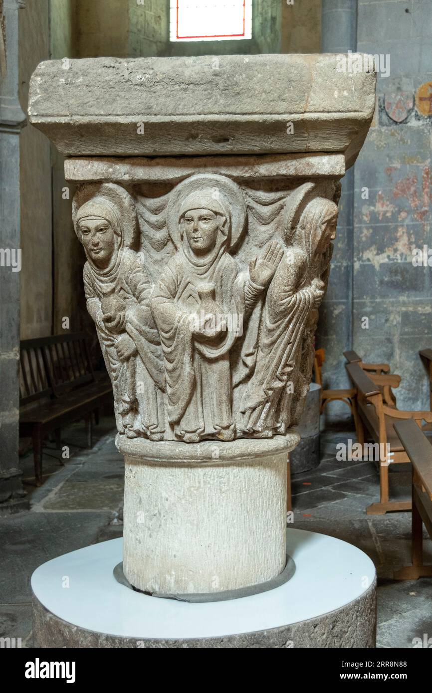 Mozac. Église abbatiale Saint-Pierre. Capitale des Saintes femmes au tombeau, connue comme la capitale de la Résurrection. Puy de Dôme . Auvergne. France Banque D'Images