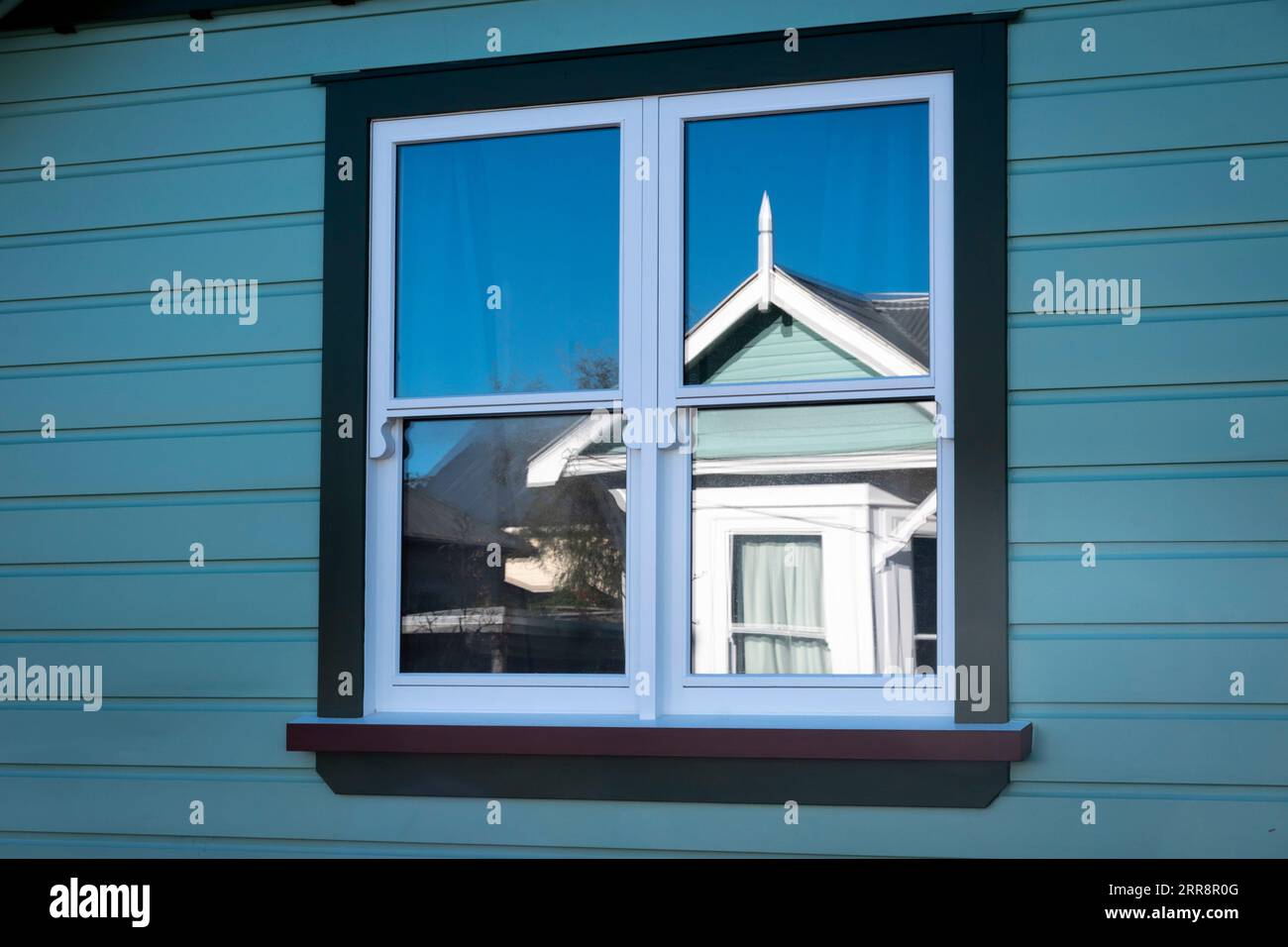 Maison reflétée dans la fenêtre, Wellington, Île du Nord, Nouvelle-Zélande Banque D'Images