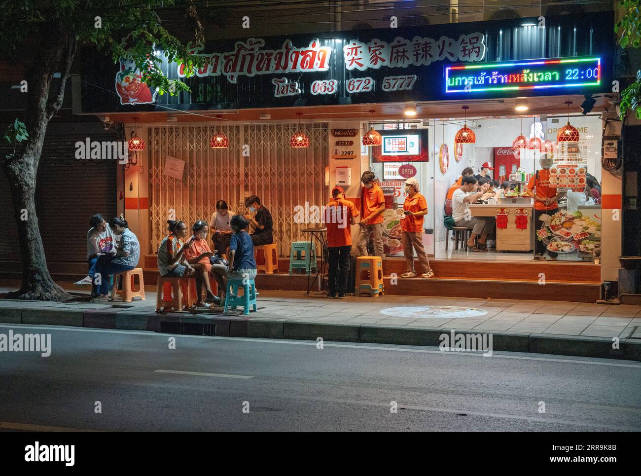 La vie quotidienne dans une rue de Bangkok en Thaïlande Asie Banque D'Images