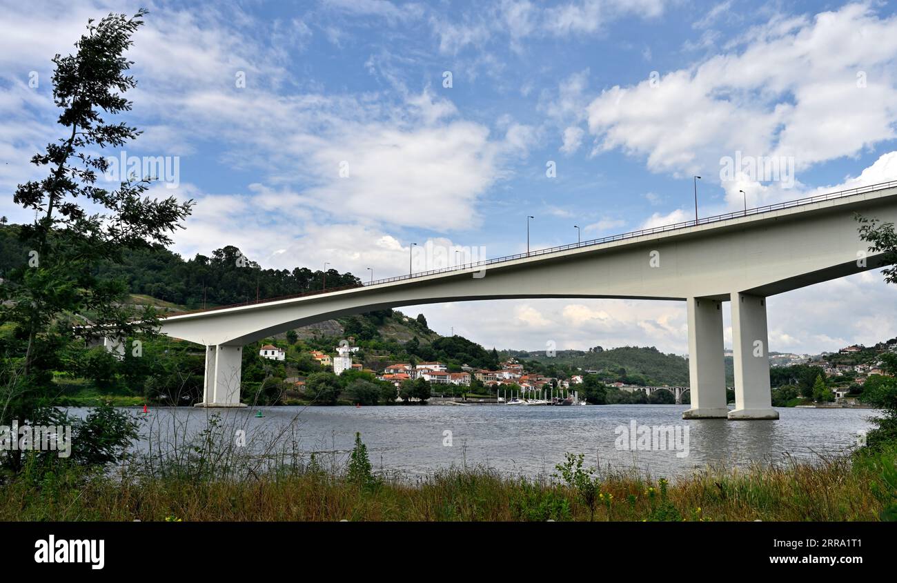 Pont routier, rivière, fleuve Douro, Portugal, Pont Hintze Ribeiro, Ponte entre-os-Rios, voyage, autoroute, histoire, Portugal, Europe, Banque D'Images