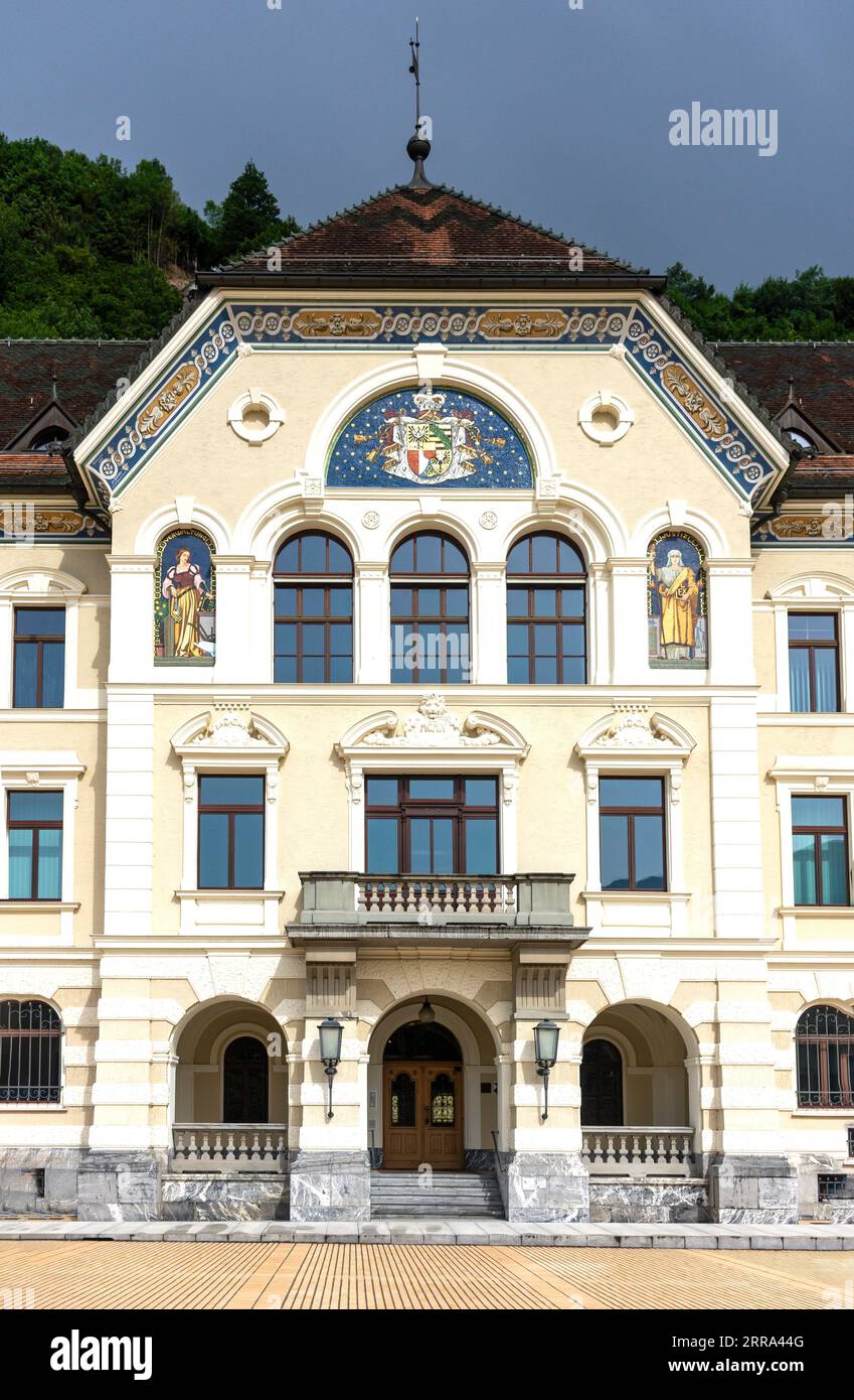 Façade du bâtiment gouvernemental, Peter-Kaiser-Platz, Städtle, Vaduz, Principauté du Liechtenstein Banque D'Images
