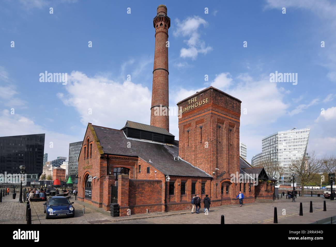 Le Pump House Pub & Restaurant, à l'origine une station de pompage hydraulique construite en 1870 Albert Dock Liverpool Angleterre Royaume-Uni Banque D'Images
