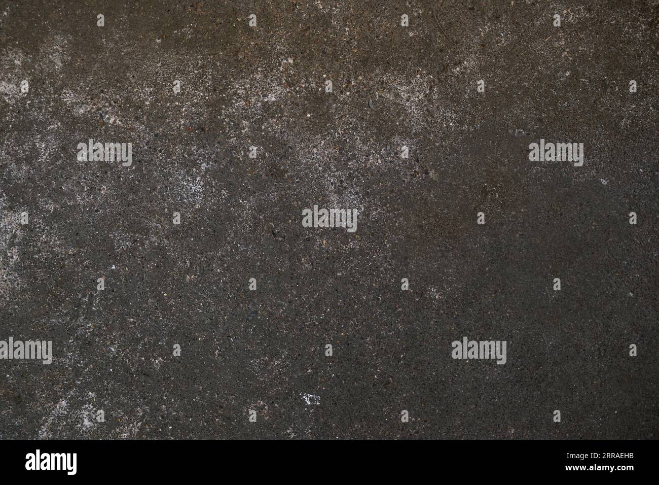 Surface en béton gris foncé comme texture de fond grunge pour des thèmes urbains comme la sous-culture, le sous-sol ou même l'architecture, le plein cadre, l'espace de copie Banque D'Images