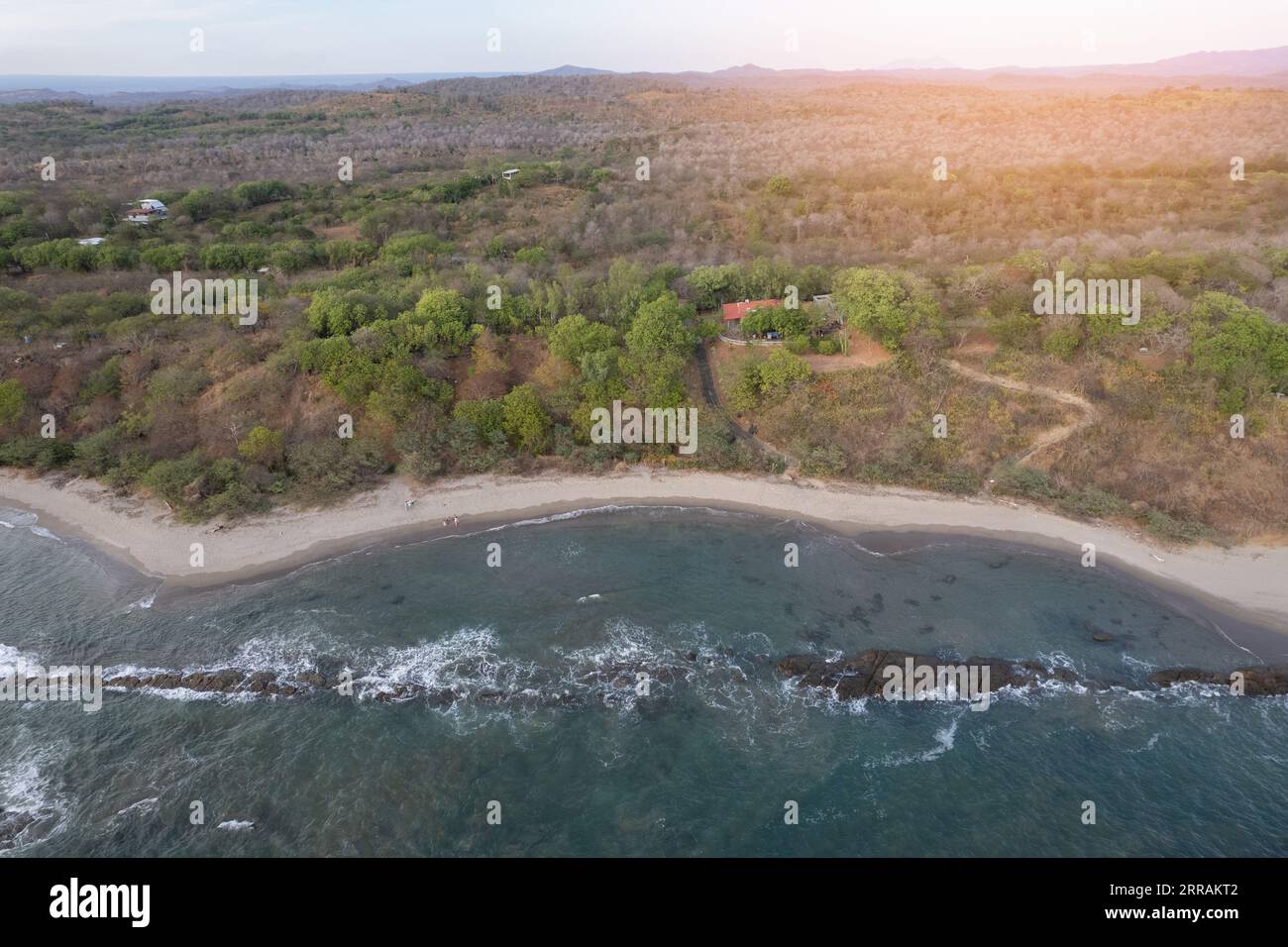 Plage en fond tropical exotique vue aérienne drone Banque D'Images