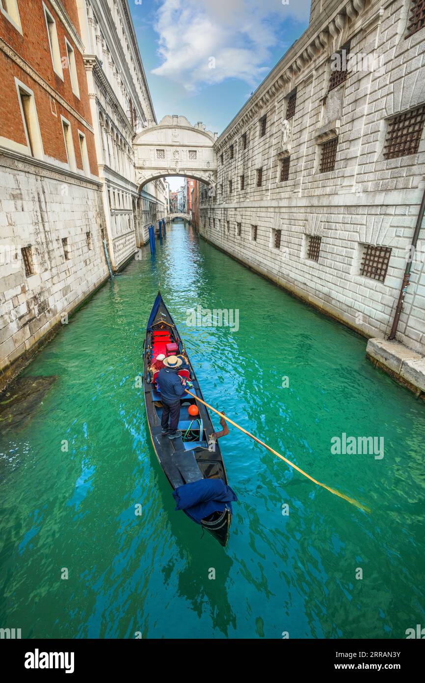 Gondole près du Pont des Soupirs à Venise, Italie. Banque D'Images