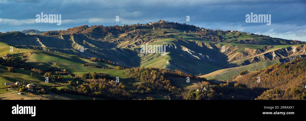colline del Montefeltro ad inizio autunno Banque D'Images