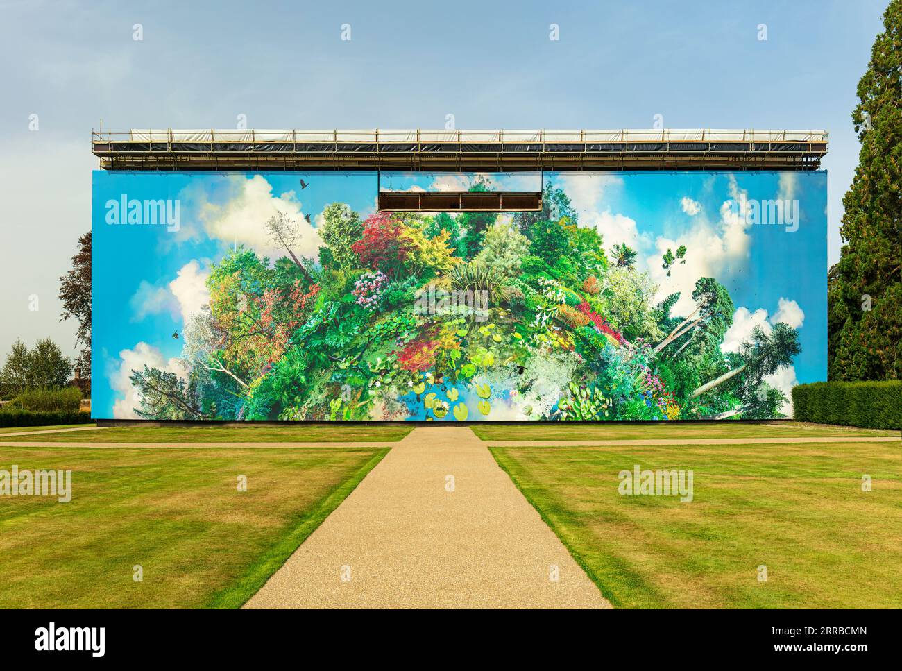 La plus grande installation artistique extérieure du Royaume-Uni, Planet Wakehurst, de la photographe Catherine Nelson, à Wakehurst place. Banque D'Images