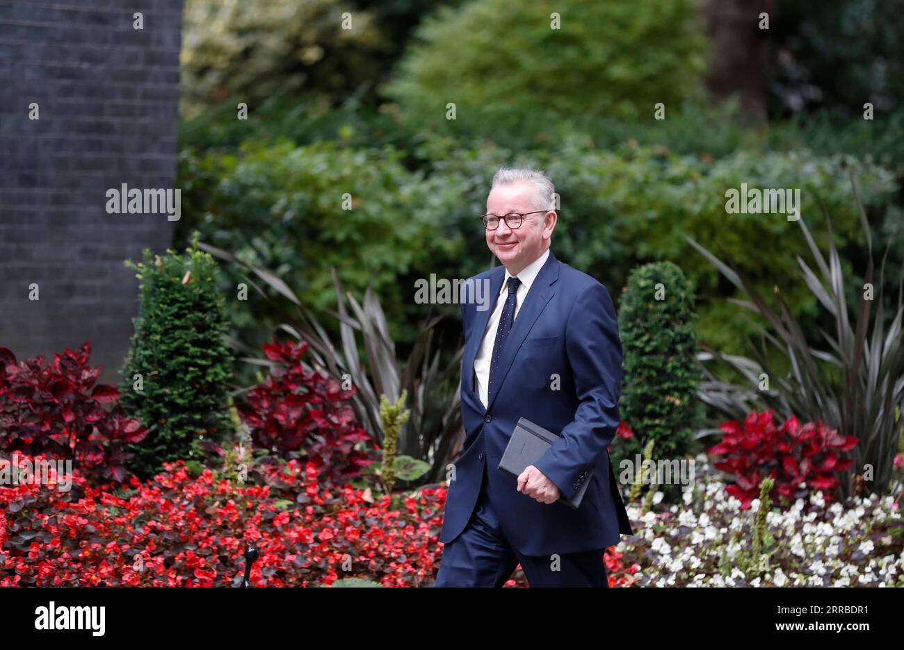 210916 -- LONDRES, le 16 septembre 2021 -- Michael Gove arrive au 10 Downing Street à Londres, en Grande-Bretagne, le 15 septembre 2021. Michael Gove, ministre du cabinet, a été nommé nouveau secrétaire au logement. Le Premier ministre britannique Boris Johnson a remanié son cabinet mercredi. BRITAIN-LONDON-CABINET-RESHUFFLE HanxYan PUBLICATIONxNOTxINxCHN Banque D'Images