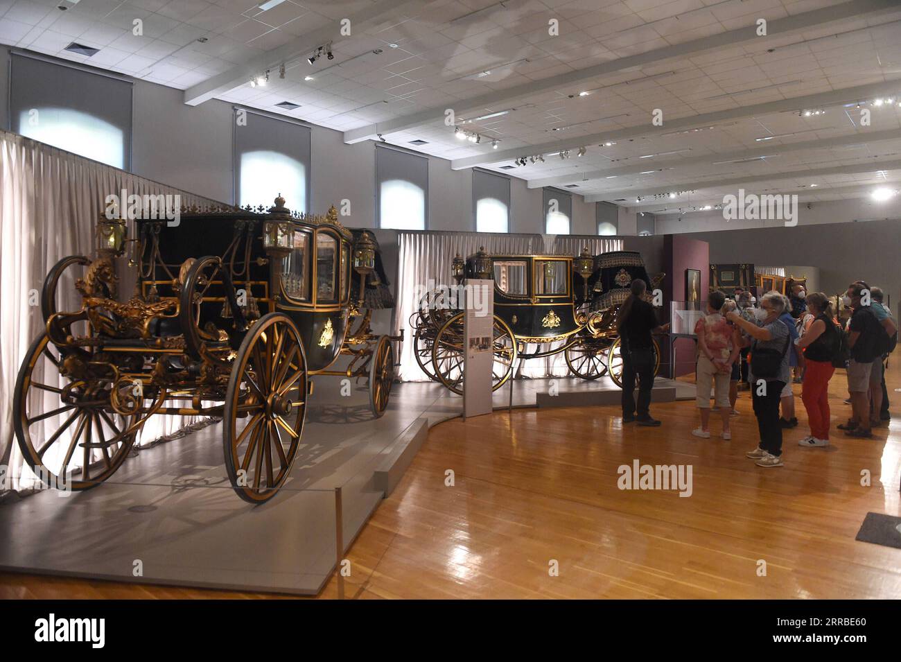 210916 -- VIENNE, le 16 septembre 2021 -- visite du Musée impérial du transport à Vienne, Autriche, le 16 septembre 2021. Le musée impérial des chariots présente des chariots et des vêtements exquis des Habsbourg. Les restes des plus de 600 véhicules de la flotte utilisés par la cour viennoise sont conservés dans le musée. AUTRICHE-VIENNE-IMPERIAL CARRIAGE MUSEUM GuoxChen PUBLICATIONxNOTxINxCHN Banque D'Images