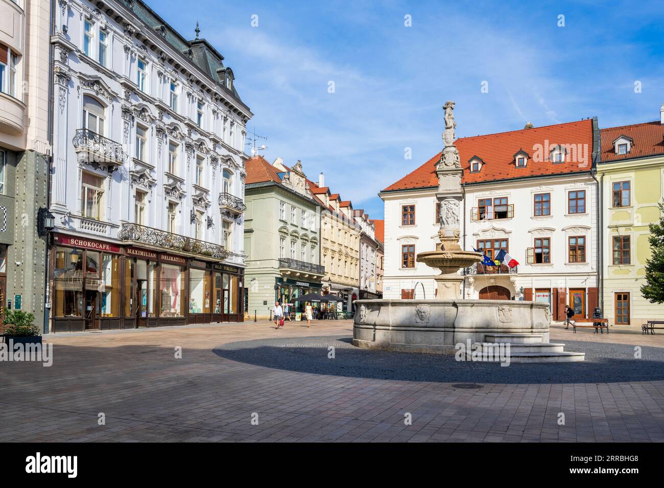 Place principale (Hlavne namestie) au coucher du soleil, Bratislava, Slovaquie Banque D'Images