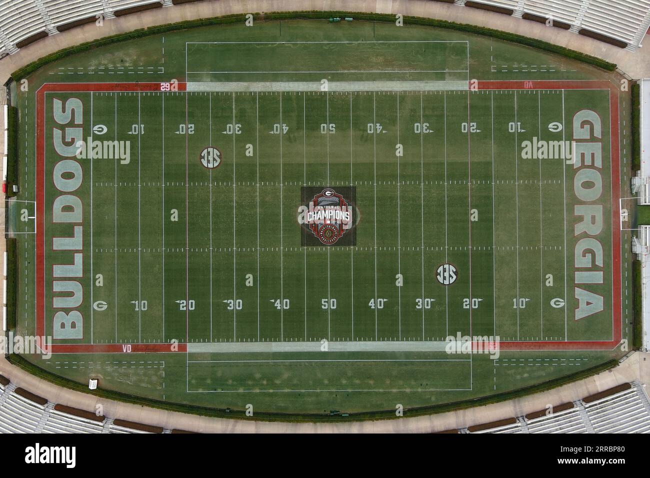 Une vue aérienne générale des Bulldogs de Géorgie dos à dos du logo du championnat national 2021-22 au milieu de terrain au stade Sanford de l'Université de Géorgie, dimanche 29 janvier 2023, à Athènes, GA Banque D'Images