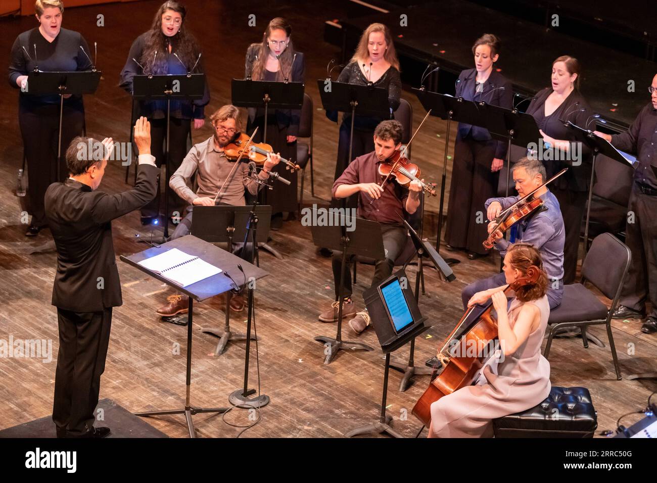 211018 -- NEW YORK, 18 octobre 2021 -- Angel Island : Oratorio pour voix et quatuor à cordes de Huang RUO est joué au Bard College, New York, États-Unis, le 12 octobre 2021. POUR ALLER AVEC le festival de musique universitaire américain présente voix asiatiques américaines photo par /Xinhua U.S.-NEW YORK-COLLEGE MUSIC FESTIVAL KarlxRabe PUBLICATIONxNOTxINxCHN Banque D'Images