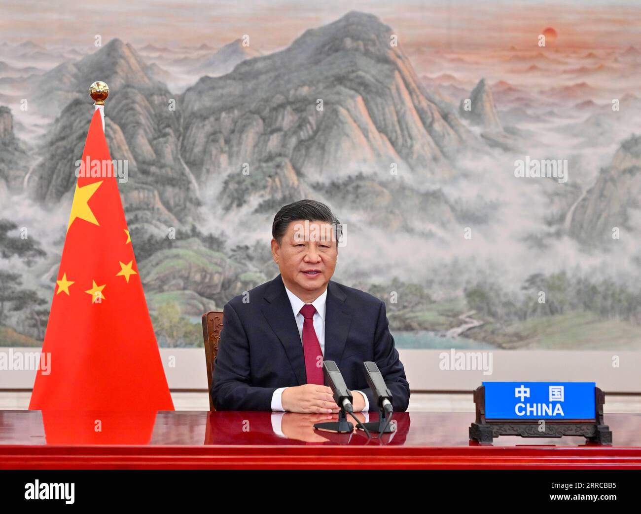 211030 -- BEIJING, le 30 octobre 2021 -- le président chinois Xi Jinping s'adresse à la première session du 16e Sommet des dirigeants du G20 du Groupe des 20 par liaison vidéo à Beijing, capitale de la Chine, le 30 octobre 2021. CHINE-PÉKIN-XI SOMMET JINPING-G20 CN LIXXUEREN PUBLICATIONXNOTXINXCHN Banque D'Images