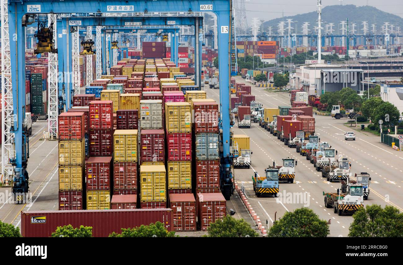 211030 -- PÉKIN, 30 octobre 2021 -- la photo prise le 15 août 2021 montre une vue du port de Ningbo-Zhoushan à Ningbo, dans la province du Zhejiang de l'est de la Chine. Photo par /Xinhua Xinhua titres : le G20 est invité à jouer un rôle clé dans la résolution des problèmes mondiaux SuoxXianglu PUBLICATIONxNOTxINxCHN Banque D'Images
