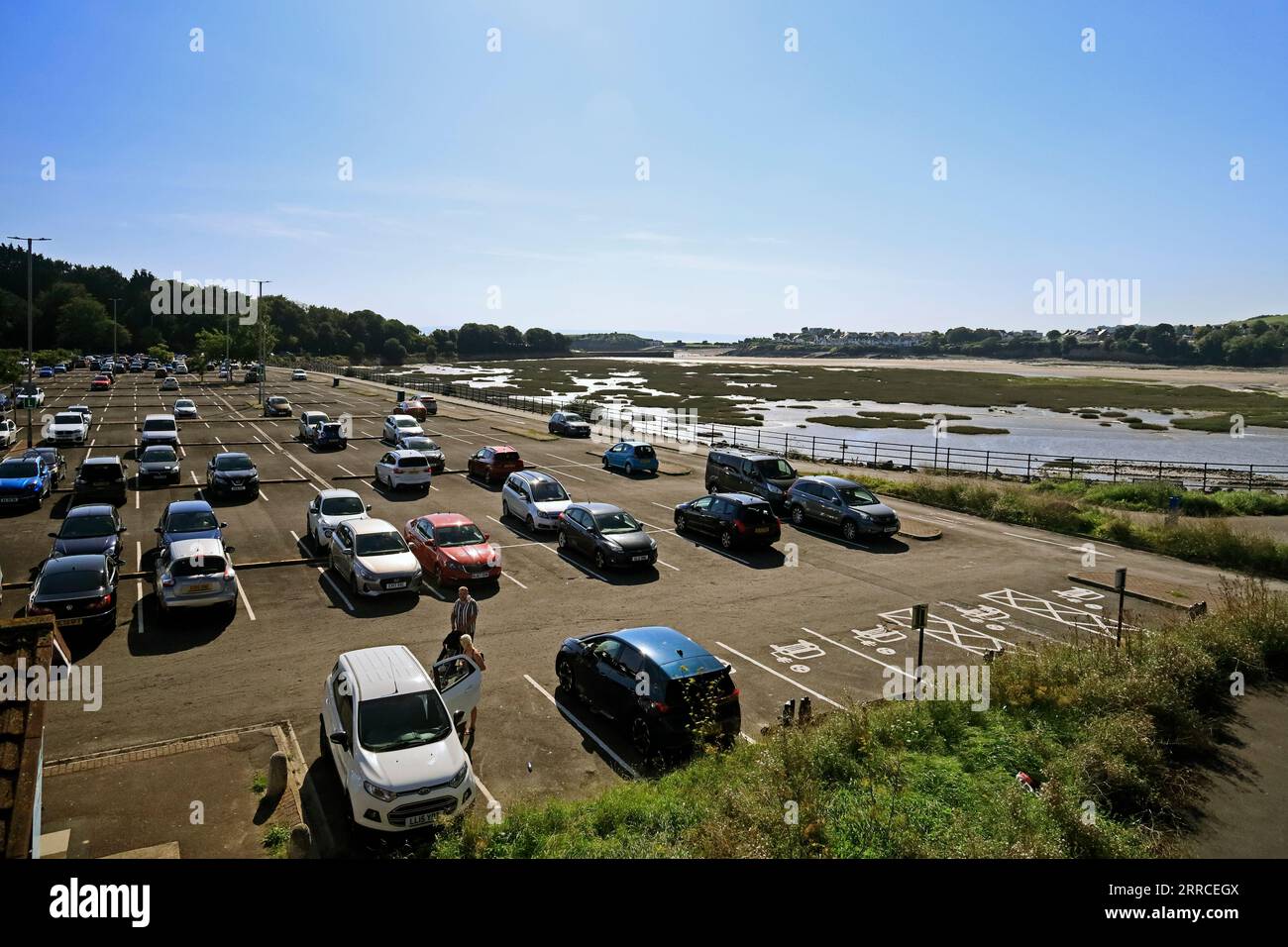 Grand parking de Barry Island et vue sur Barry Harbour. Sept. 2023 Banque D'Images