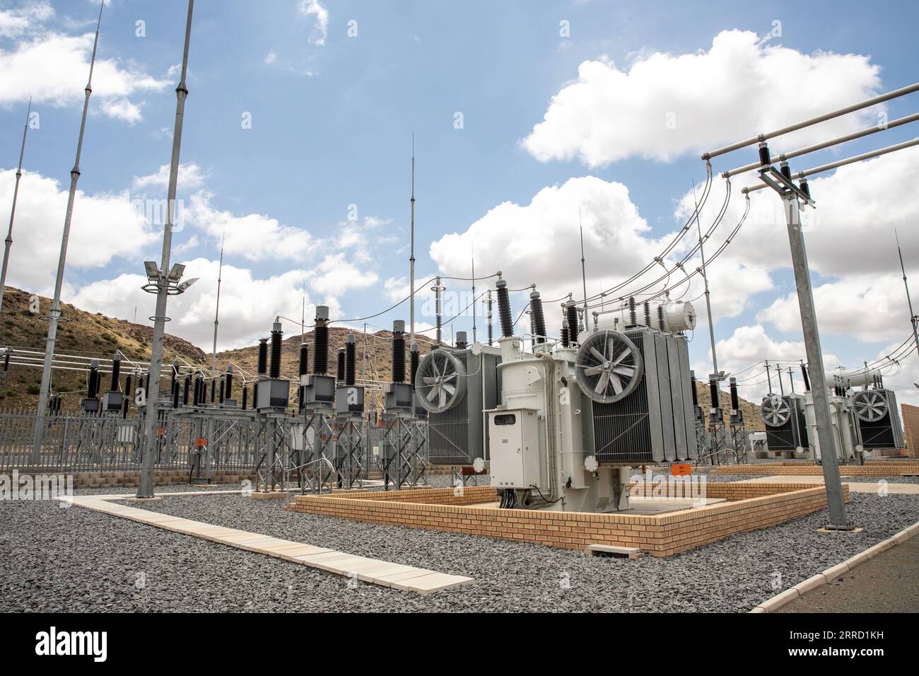211126 -- CAPE TOWN, 26 novembre 2021 -- une photo prise le 22 novembre 2021 montre les installations du projet éolien de AAR investi par Longyuan Power en Chine et ses partenaires sud-africains à de AAR, en Afrique du Sud. ALLER AVEC Roundup : la coopération Chine-Afrique soutient la transition de l'Afrique vers l'énergie verte AFRIQUE-CHINE-ÉNERGIE VERTE-COOPÉRATION LyuxTianran PUBLICATIONxNOTxINxCHN Banque D'Images