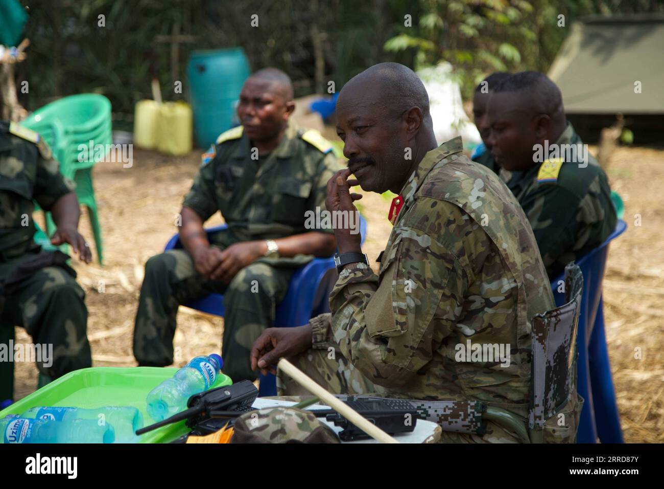 211209 -- BENI RDC, 9 décembre 2021 -- le major-général Kayanja Muhanga Front de l'armée ougandaise UPDF est vu dans une interview exclusive avec Xinhua dans le territoire de Beni, dans le nord-est de la République démocratique du Congo RDC, le 8 décembre 2021. Sur la ligne de front contre les forces armées dans le nord-est de la République démocratique du Congo RDC, le général Kayanja Muhanga de l’armée ougandaise UPDF, a déclaré sa détermination à détruire une fois pour toutes les rebelles des Forces démocratiques alliées ADF, un cauchemar pour la région des Grands Lacs africains. Photo de /Xinhua TO GO WITH Interview : nous détruirons les rebelles ADF Banque D'Images