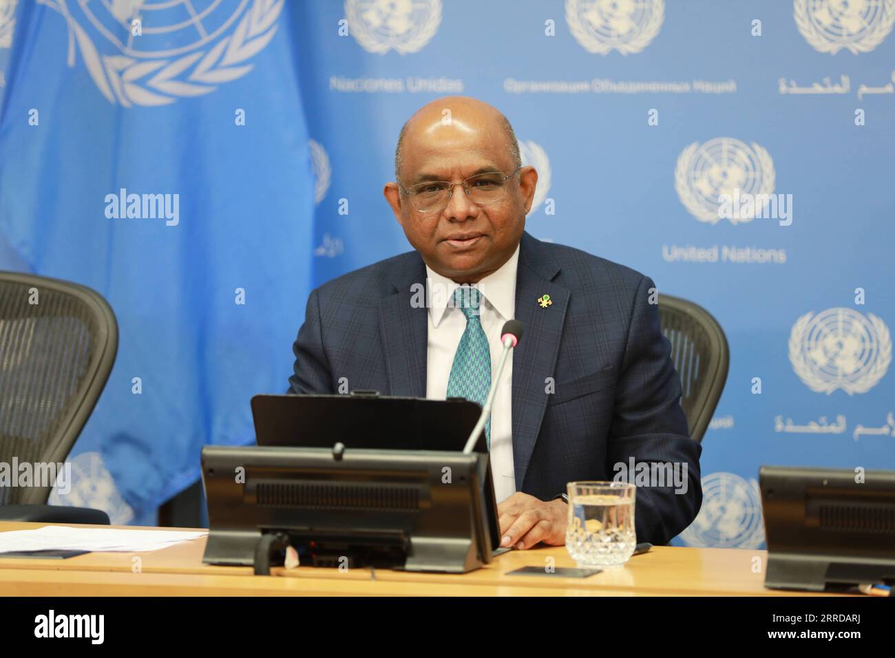 211214 -- NATIONS UNIES, 14 décembre 2021 -- Abdulla Shahid, président de la 76e session de l'Assemblée générale des Nations Unies, assiste à une conférence de presse au siège de l'ONU à New York, le 14 décembre 2021. Shahid a déclaré mardi que son premier objectif pour la nouvelle année est de vacciner le monde et d’atteindre l’équité vaccinale afin que la normalité puisse revenir dans le monde entier plus tôt. ONU-ASSEMBLÉE GÉNÉRALE-PRÉSIDENT-CONFÉRENCE DE PRESSE-COVID-19-VACCINATION XIEXE PUBLICATIONXNOTXINXCHN Banque D'Images