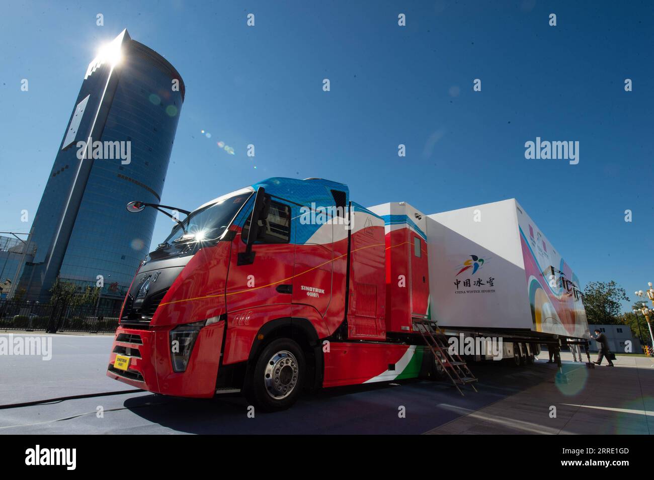 220119 -- BEIJING, 19 janvier 2022 -- une photo prise le 27 octobre 2021 montre le premier camion de cire à ski de Chine avec propriété intellectuelle indépendante à Beijing, capitale de la Chine. Xinhua Headlines : vrai ou faux vérification des faits de certains reportages des médias occidentaux sur les Jeux Olympiques d'hiver de Pékin ChenxZhonghao PUBLICATIONxNOTxINxCHN Banque D'Images