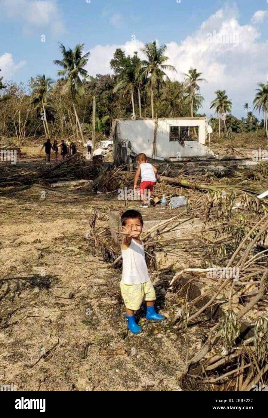 220120 -- NUKU ALOFA, 20 janvier 2022 -- une photo prise le 19 janvier 2022 montre une station balnéaire frappée par un tsunami à la périphérie de Nuku alofa, capitale des Tonga. Les 14 et 15 janvier, le volcan Hunga Tonga-Hunga Ha apai aux Tonga est entré en éruption violemment, déclenchant un tsunami aux Tonga. /Document via Xinhua TONGA-NUKU ALOFA-VOLCAN ÉRUPTION-AFTERMATH Ha atafuxBeachxResort PUBLICATIONxNOTxINxCHN Banque D'Images
