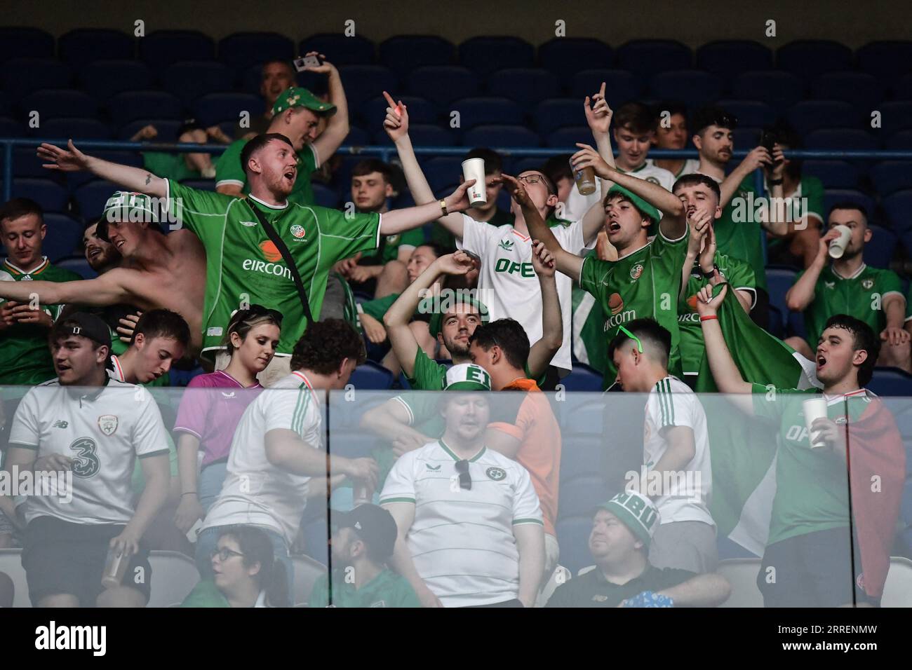 Paris, France. 07 septembre 2023. Les supporters irlandais applaudissent leur équipe avant le match de qualification de l'UEFA Euro 2024 entre la France et l'Irlande au Parc des Princes à Paris le 7 septembre 2023. Photo de Firas Abdullah/ABACAPRESS.COM crédit : Abaca Press/Alamy Live News Banque D'Images