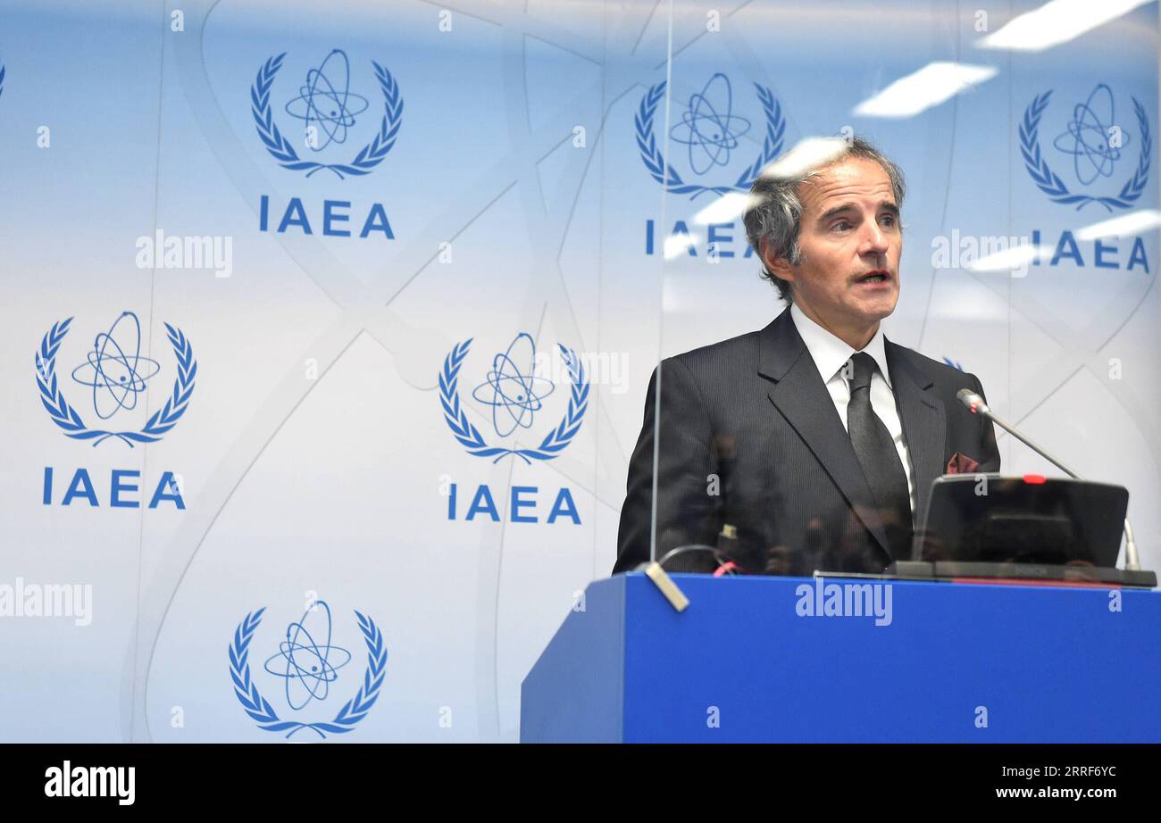 Wien, AIEA Pressekonferenz 220402 -- VIENNE, le 2 avril 2022 -- Rafael Grossi, Directeur général de l'Agence internationale de l'énergie atomique, AIEA, prend la parole lors d'une conférence de presse à Vienne, Autriche, le 1 avril 2022. Rafael Grossi a déclaré vendredi qu'il dirigerait une mission d'assistance et de soutien à la centrale nucléaire ukrainienne de Tchernobyl dès que possible pour aider à assurer la sûreté de l'installation. Grossi a tweeté vendredi que la mission sera la première d’une série de missions de sûreté et de sécurité nucléaires en Ukraine. Il a également déclaré lors d'une conférence de presse à Vienne plus tard vendredi que la mission de l'AIEA W Banque D'Images