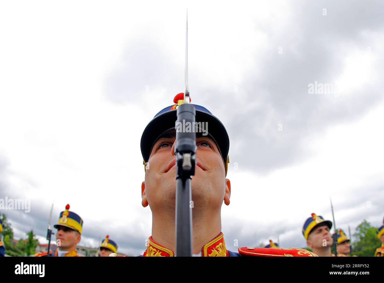 Rumänien, Tag der Veteranen in Bukarest 220429 -- BUCAREST, le 29 avril 2022 -- des soldats sont à l'honneur lors d'un événement marquant la Journée des anciens combattants à Bucarest, Roumanie, le 29 avril 2022. Photo de /Xinhua ROUMANIE-BUCAREST-JOUR DE GUERRE VÉTÉRANS CristianxCristel PUBLICATIONxNOTxINxCHN Banque D'Images