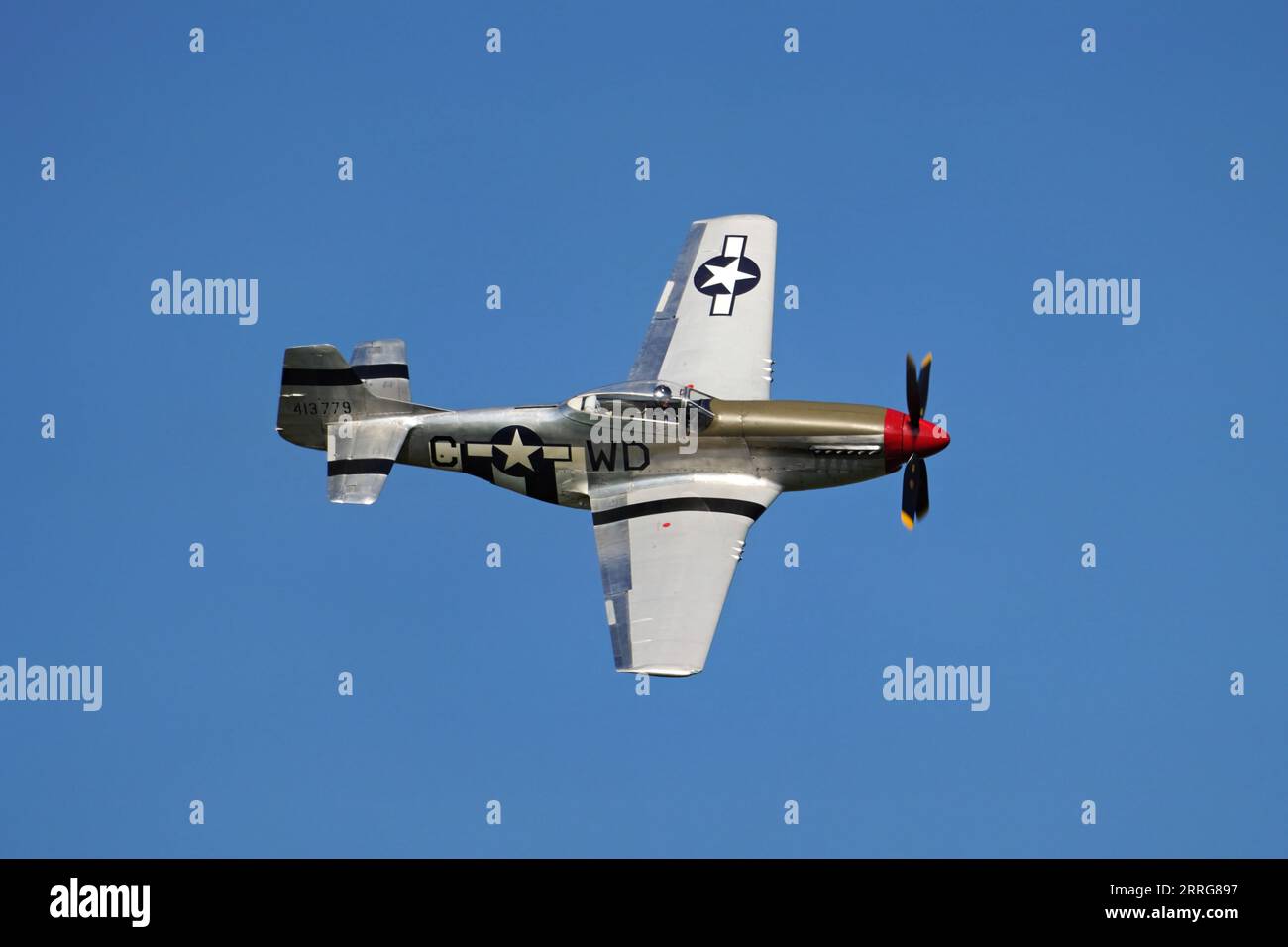 Amérique du Nord P-51 Mustang peint aux couleurs du Col Donald Blakeslee, commandant du 4e groupe de chasseurs. Banque D'Images