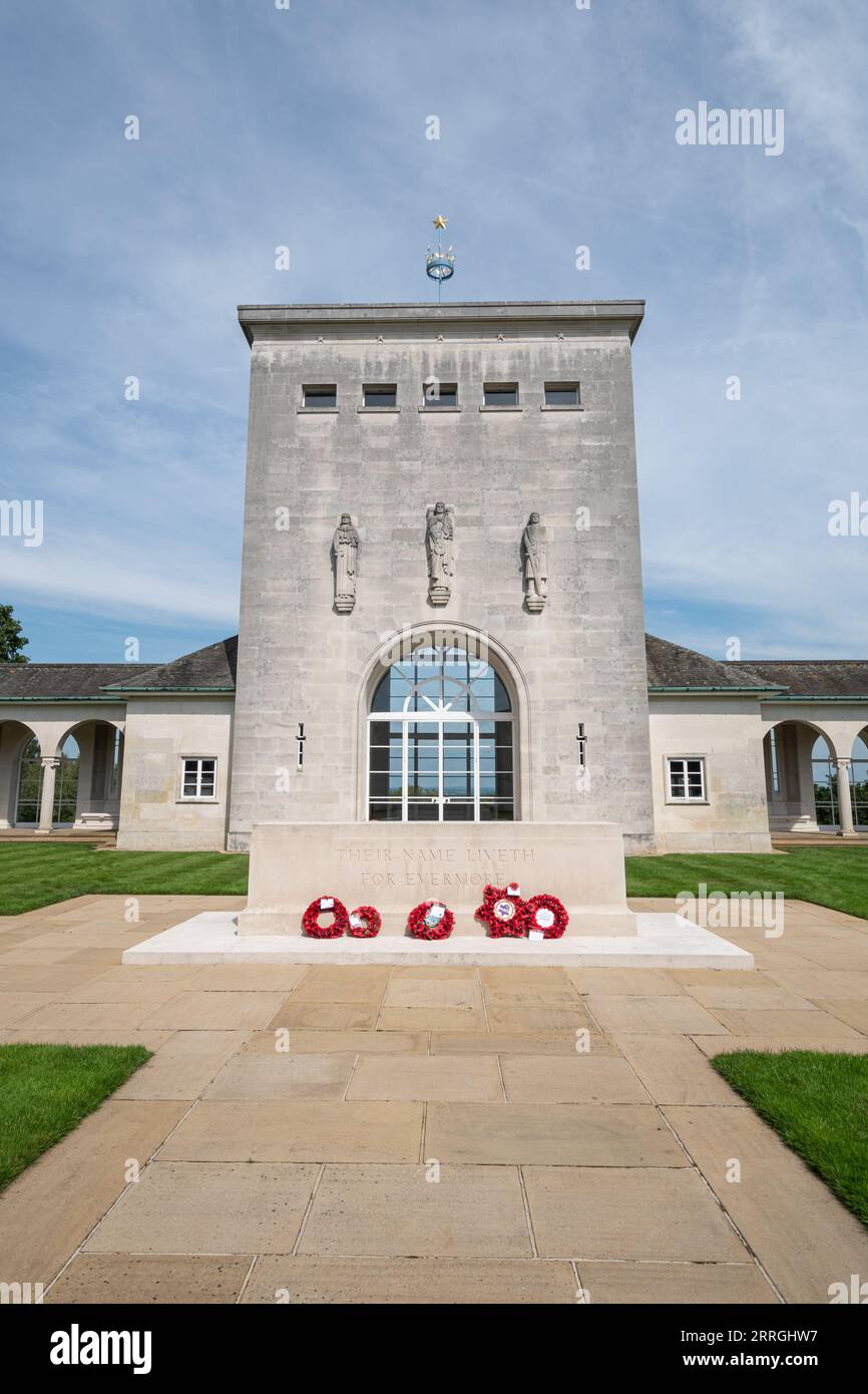 Runnymede Air Force Memorial, Surrey, Angleterre, Royaume-Uni, qui commémore nommément plus de 20 000 hommes et femmes des forces aériennes tués dans la Seconde Guerre mondiale Banque D'Images