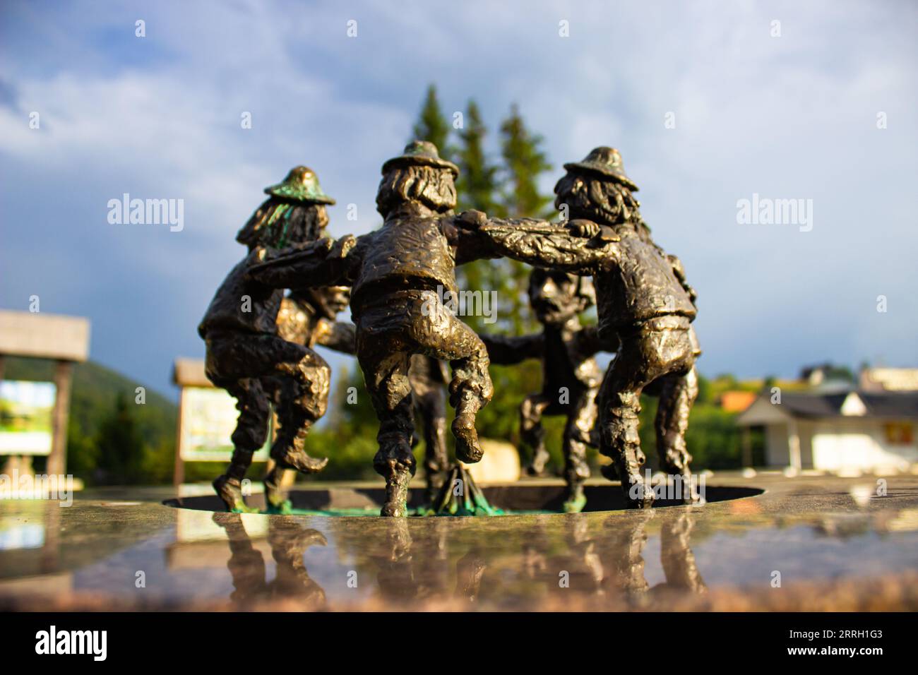 Mizhhiria, Ukraine - 29 août 2023 : Mini sculpture de danse Arkan Banque D'Images