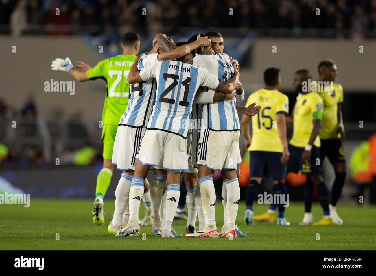 Buenos Aires, Argentine. 08 septembre 2023. BUENOS AIRES, ARGENTINE - 7 SEPTEMBRE : les joueurs argentins célèbrent la victoire après le match de qualification pour la coupe du monde de la FIFA 2026 entre l'Argentine et l'Équateur à l'Estadio Más Monumental Antonio Vespucio Liberti le 07 septembre 2023 à Buenos Aires, Argentine. (Photo de Florencia Tan Jun/Pximages) crédit : PX Images/Alamy Live News Banque D'Images