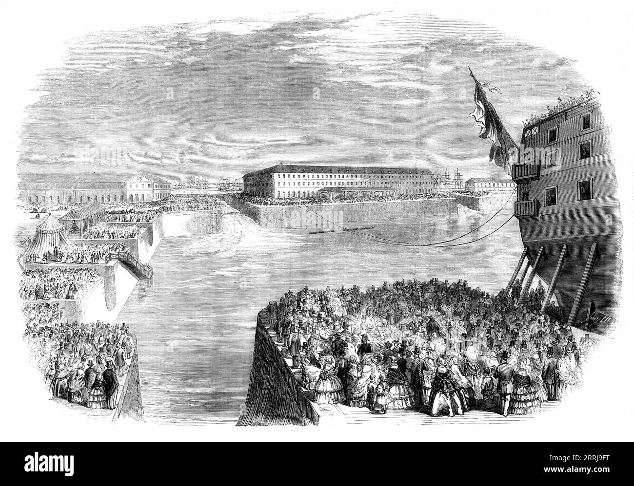 Remplissage du quai Napoléon, Cherbourg, 1858. Inauguration et '...ouverture du Grand bassin, ou Napoléon Dock, de l'armée port...in la présence de l'Empereur et d'un immense hall de personnes...l'immersion tant attendue, comme spectacle, fut un échec total. L'eau devait être laissée dans l'excavation dans une grande et soudaine ruée à travers l'une des deux écluses qui relient ce bassin intérieur avec les deux plus petites entre lui et la mer... mais, quand l'eau a été admise jusqu'au barrage, soit la crue était plus forte, soit la barrière plus faible que ce qui avait été calculé. Une extrémité était Banque D'Images