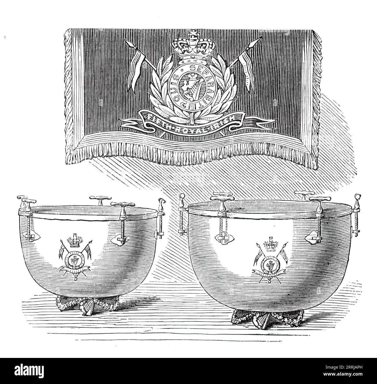 Kettledrums d'argent pour le 5th Royal Irish Lancers, 1876. '...fabriqué sur ordre du lieutenant-colonel Massey, distingué honorablement comme "Redan Massey", par la firme G. Potter and Co., à Aldershott. Ils sont fabriqués conformément aux derniers principes de l'art acoustique appliqués aux instruments de musique...[ils] sont destinés à remplacer les anciens tambours d'argent du régiment, qui ont été détruits dans l'incendie tardif de la Tour de Londres. Ils sont martelés de feuille d'argent sterling... la "bague" d'argent a une qualité particulière par rapport au son... d'où l'annonce Banque D'Images
