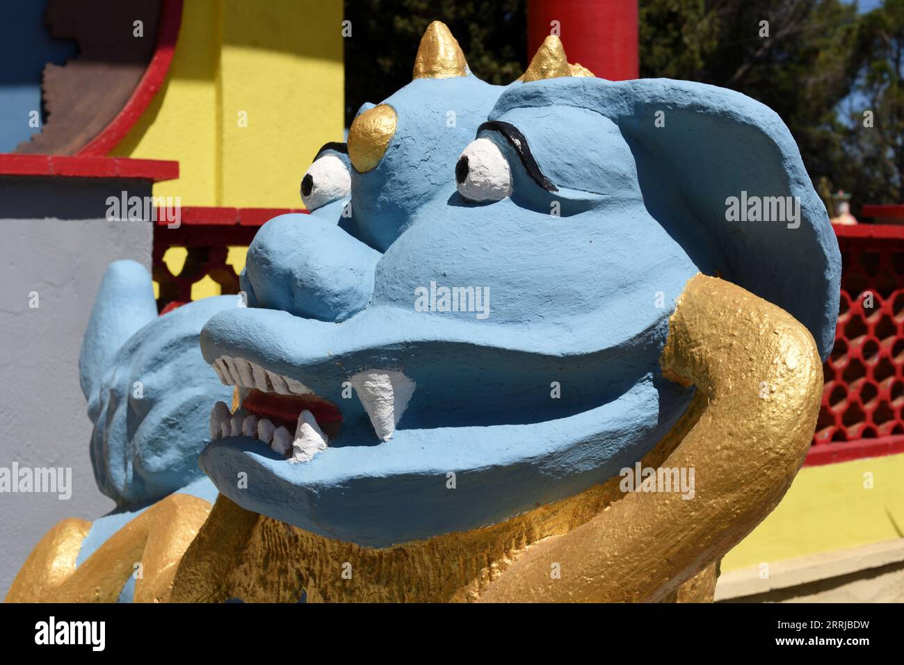 Blue Demon, Diable ou Monster Sculpture en dehors du style vietnamien Hong Hien Tu Pagoda ou Fréjus Pagoda Fréjus Var France Banque D'Images