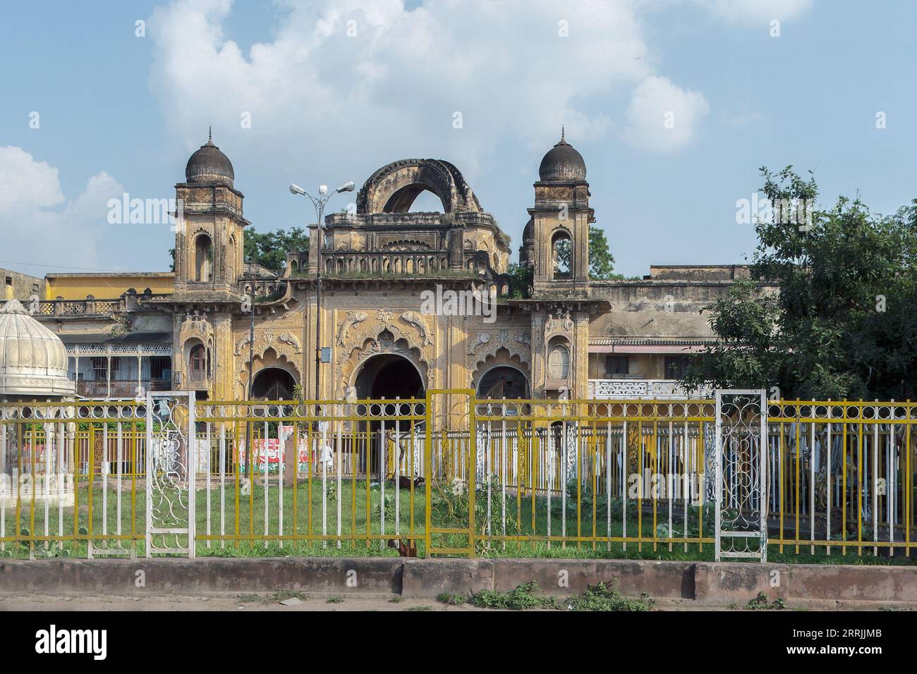 10 01 2005 porte vintage du complexe de palais Kaisar Bagh Lucknow, Uttar Pradesh, Inde Asie. Banque D'Images