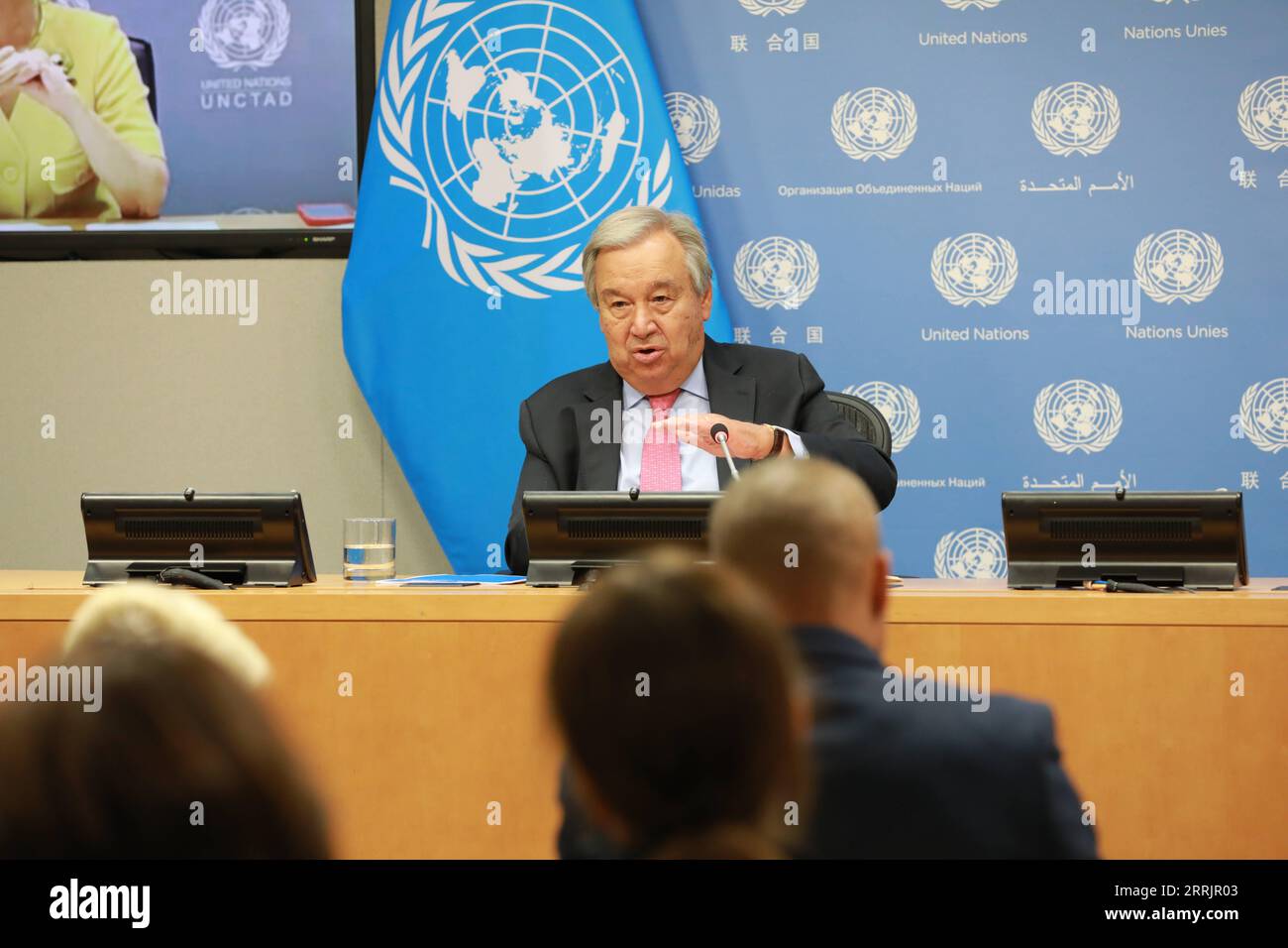 220804 -- NATIONS UNIES, 4 août 2022 -- le Secrétaire général de l'ONU Antonio Guterres s'adresse à la presse au siège de l'ONU à New York, le 3 août 2022. Guterres a déclaré mercredi qu'il allait mettre en place une mission d'enquête pour enquêter sur l'attaque de vendredi contre une prison de Donetsk en Ukraine qui aurait tué des dizaines de prisonniers de guerre. UN-GUTERRES-DONETSK ATTAQUE DE PRISON-ENQUÊTE XIEXE PUBLICATIONXNOTXINXCHN Banque D'Images