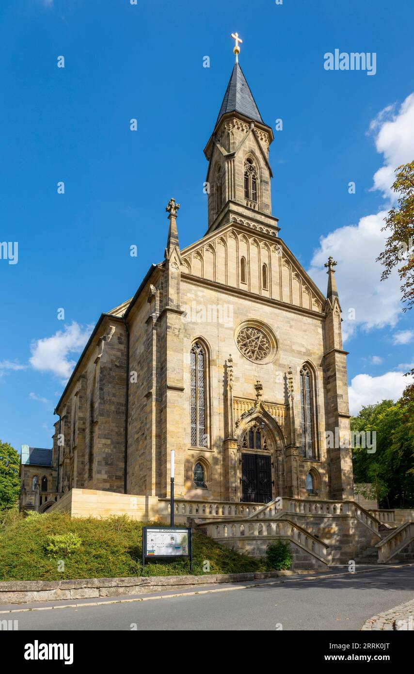 L'église paroissiale catholique de la ville de St. Augustin, construit en 1855 - 1860, se dresse au pied de la colline de la forteresse, Cobourg, Allemagne Banque D'Images