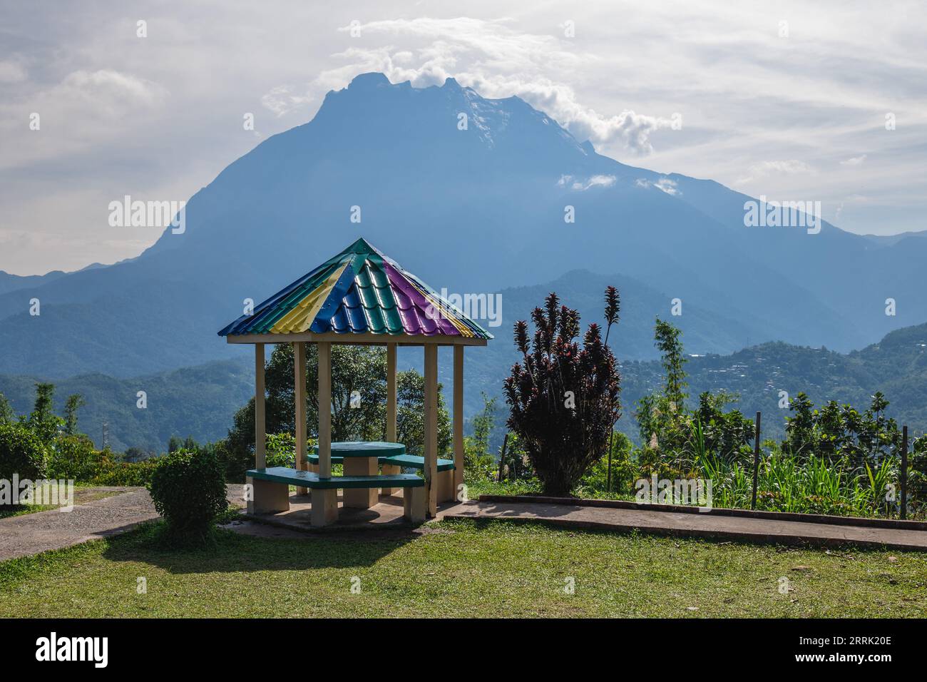 Paysage du mont Kinabalu, la plus haute montagne de Bornéo et de Malaisie. Banque D'Images