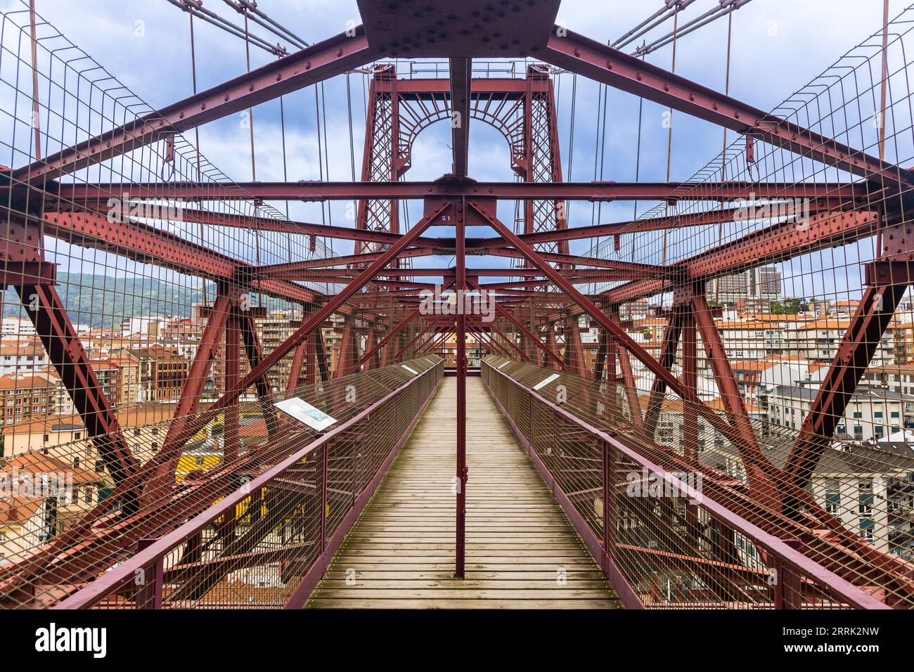 Vue le long du pont de Vizcaya, le plus ancien pont de transport du monde reliant Portugalete et Getxo en Biscaye, pays Basque, Espagne Banque D'Images