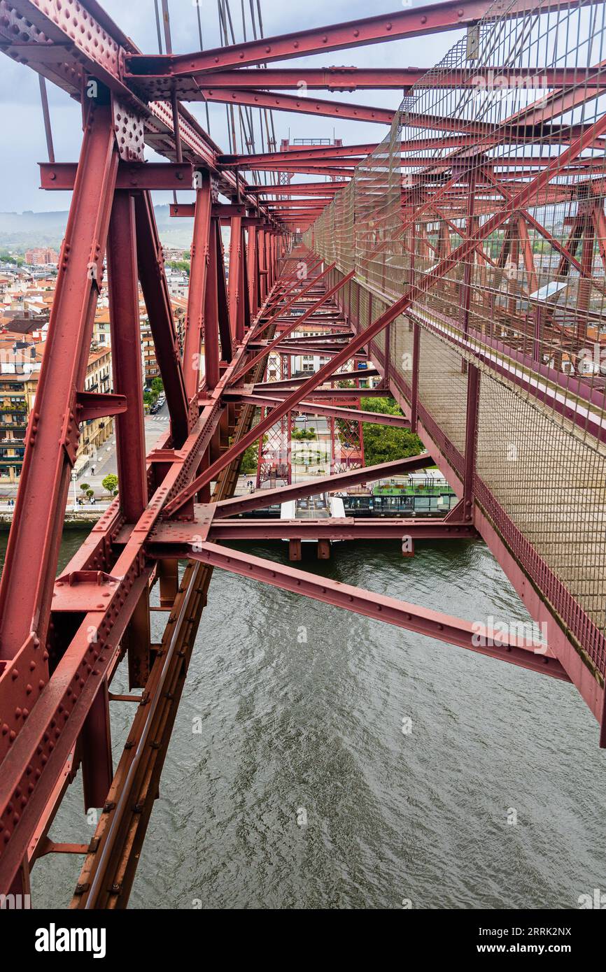 Vue le long du pont de Vizcaya, le plus ancien pont de transport du monde reliant Portugalete et Getxo en Biscaye, pays Basque, Espagne Banque D'Images