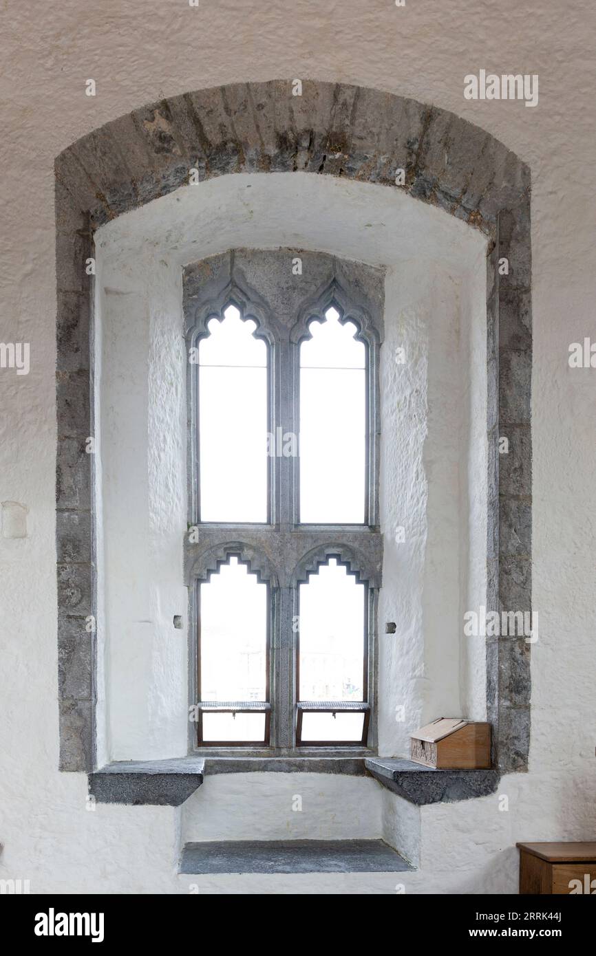 Fenêtre de château de style gothique Banque D'Images