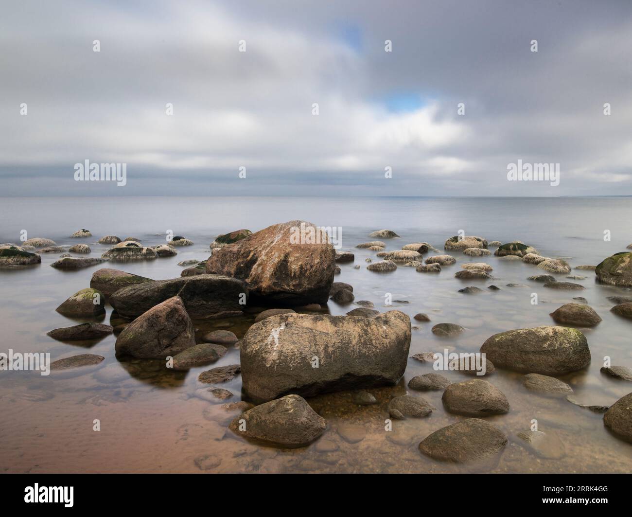 Veczemju Klintis, plage calcaire sur la côte Baltique, Estonie Banque D'Images