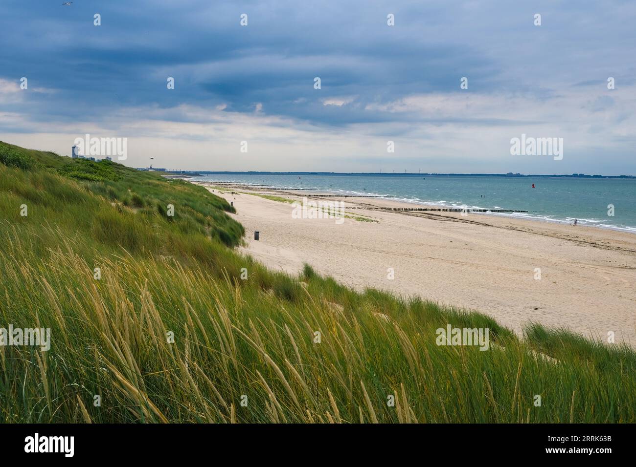 Vlissingen, Zélande, pays-Bas - plage de sable, paysage de dunes, mer du Nord, ville portuaire sur la côte sud de la péninsule de Walcheren dans la province néerlandaise de Zélande. Banque D'Images