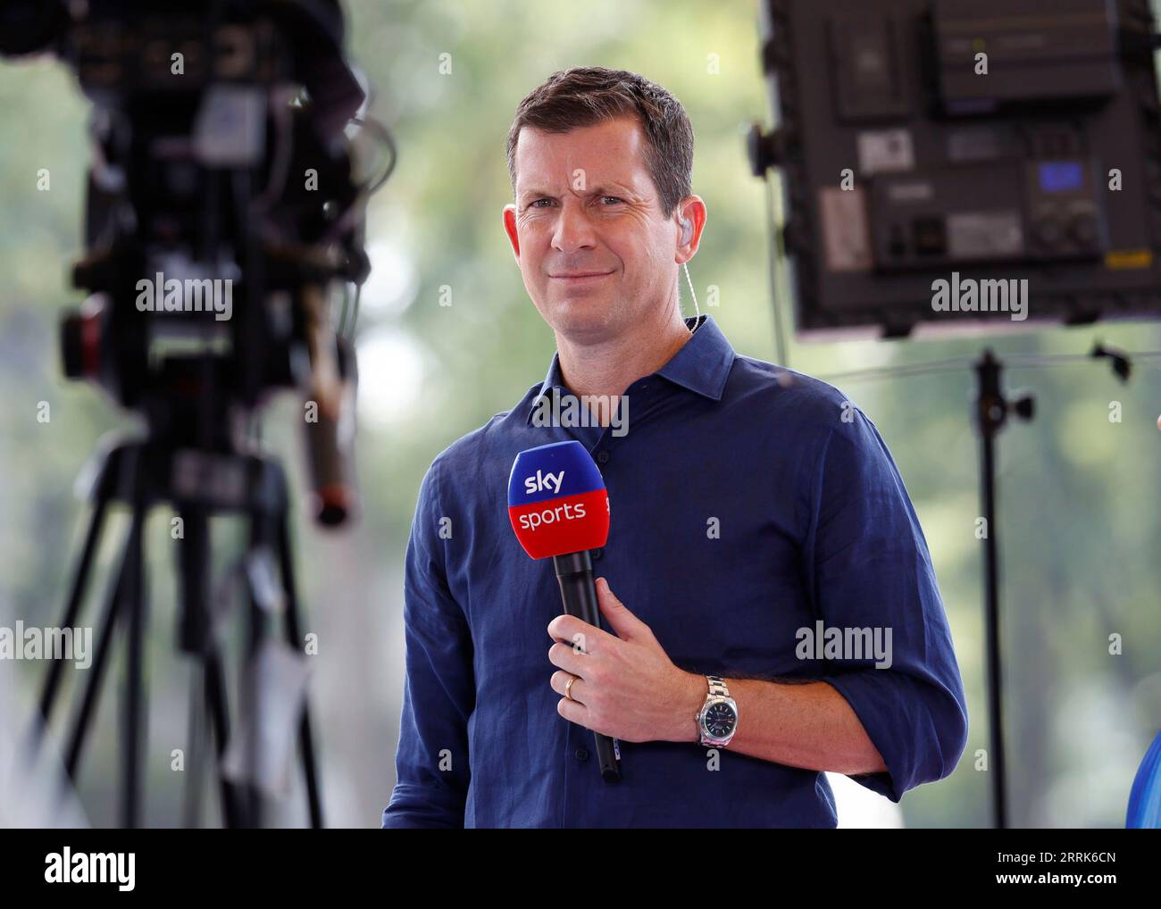 New York, États-Unis, 8e. Septembre 2023. Tim Henman travaille comme expert TV pour SKY Sports lors du tournoi US Open au Billie Jean King National tennis Center le vendredi 8 septembre 2023. © Juergen Hasenkopf / Alamy Live News Banque D'Images